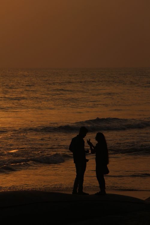 sea couple sunset