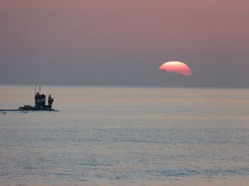 sea boat horizon