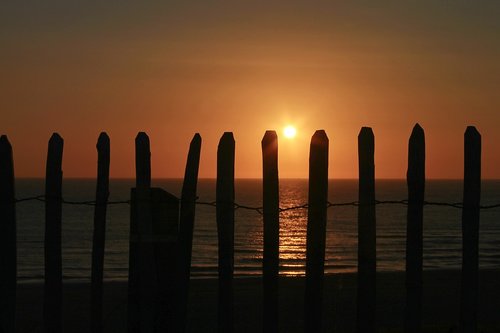 sea  fence  fence post