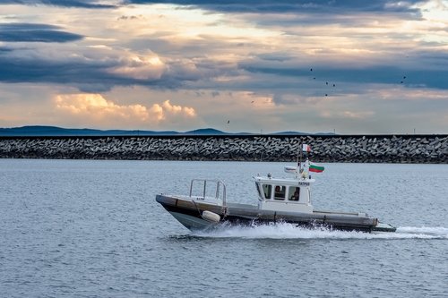 sea  pilot boat  port