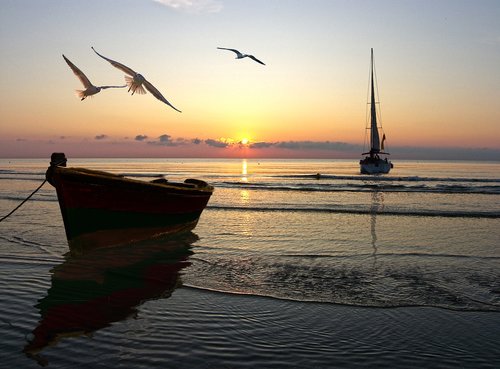 sea  boats  dawn