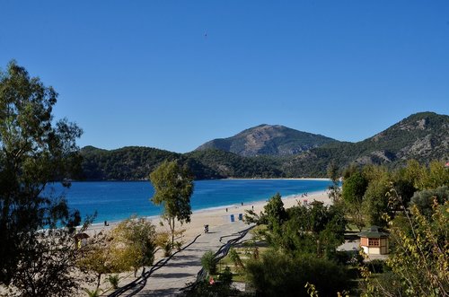 sea  mountains  beach