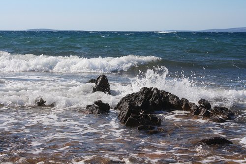 sea  wave  stones