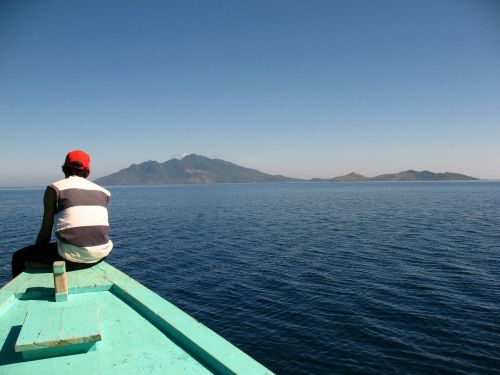 sea boat mountain