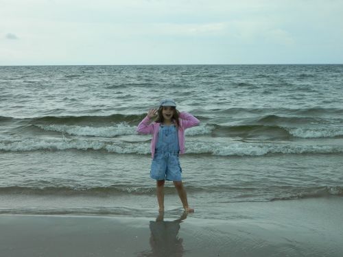 sea child beach