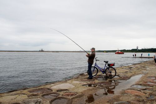 sea fisherman fishing