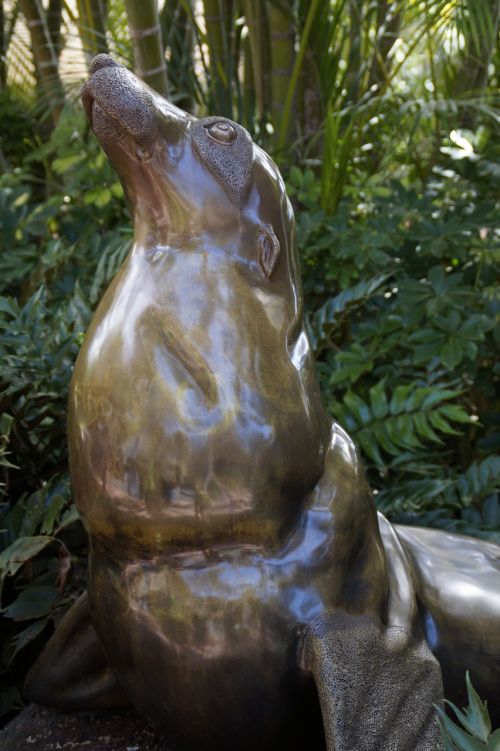 sea lion statue figure