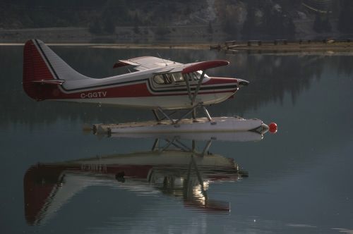 seaplane airplane floatplane