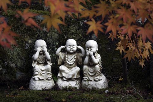 see no evil small statues expression