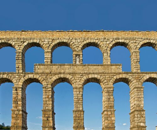 segovia spain roman aqueduct
