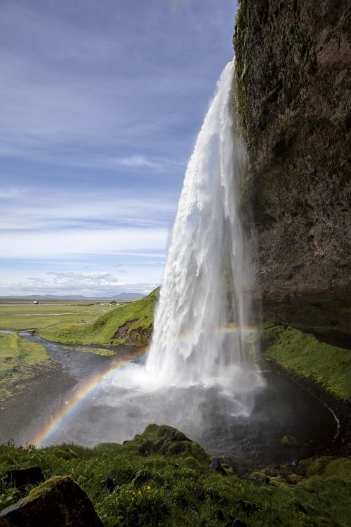 seljalandsfoss waterfall iceland