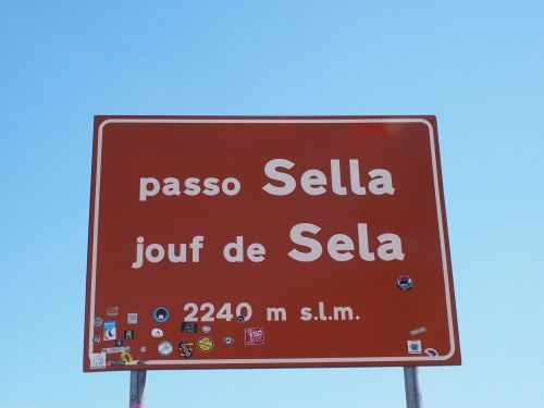 sella pass street sign shield