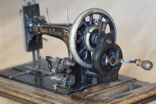 sewing machine sewing antique