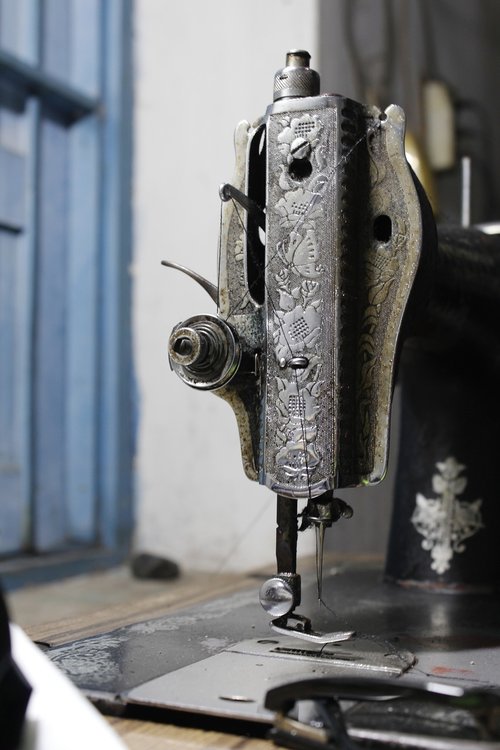 sewing machine  old  vintage