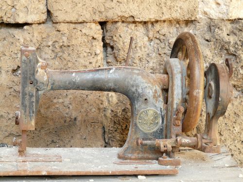 sewing machine old rusted