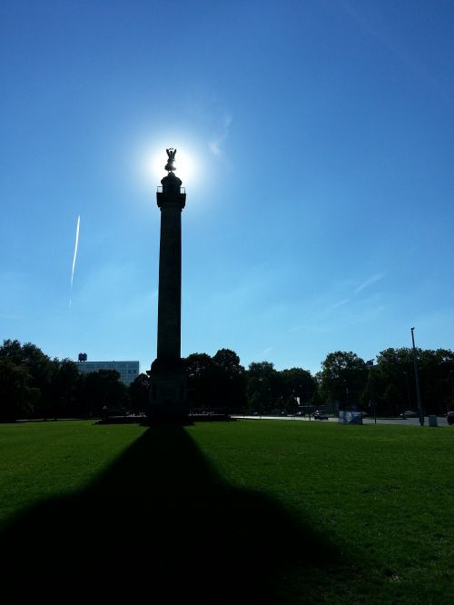 shadow statue pillar