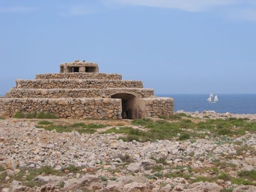 shelter stones sea