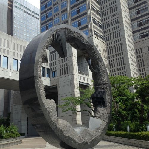 shinjuku empty pedestal nobuo sekine