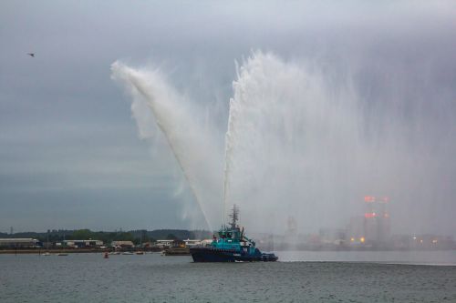 ship southampton tug