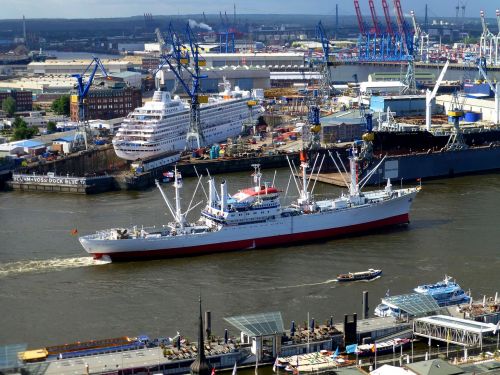 ship container elbe