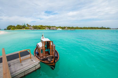 ship maldives ocean