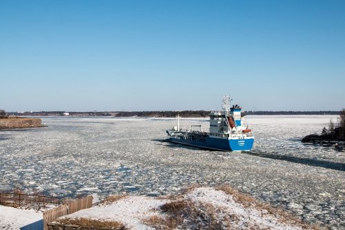 ship spring ice