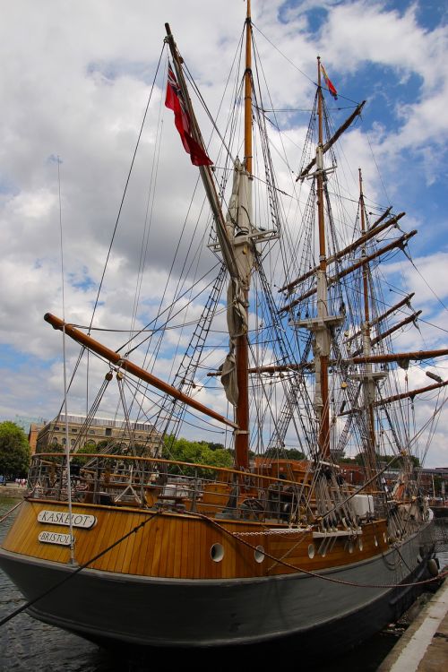 ship masts travel