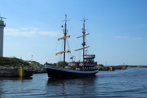 ship port cruise ship