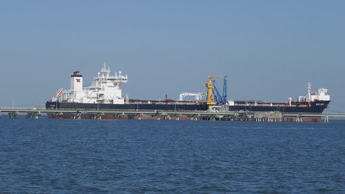 ship  tanker  gas-loading