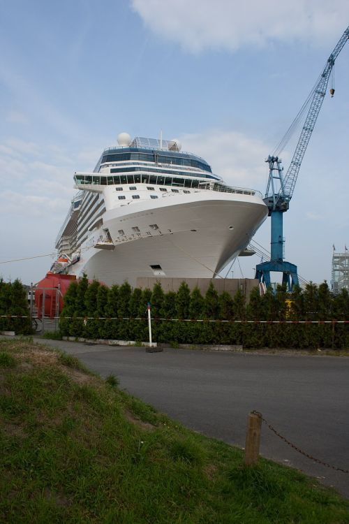 ship large tourism