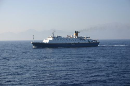 ship crete greece