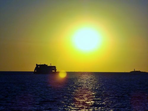 ship sunset silhouette