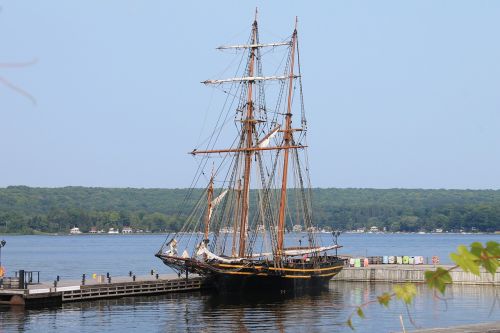 ship discovery harbour port