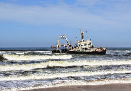 ship wreck sea