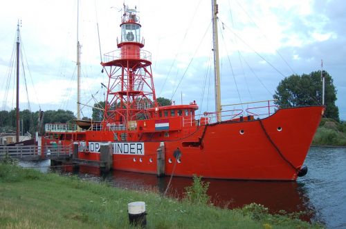 ship beacon red