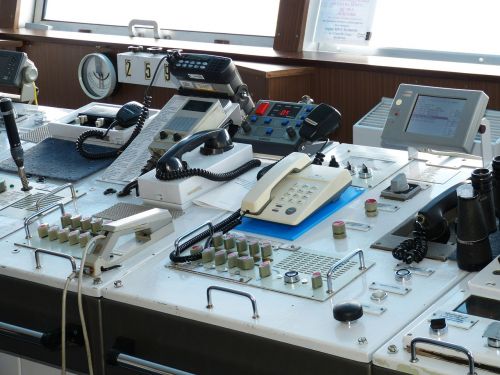 ship bridge cruise control