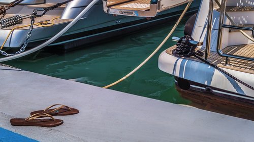 ship etiquette  sandals  marina
