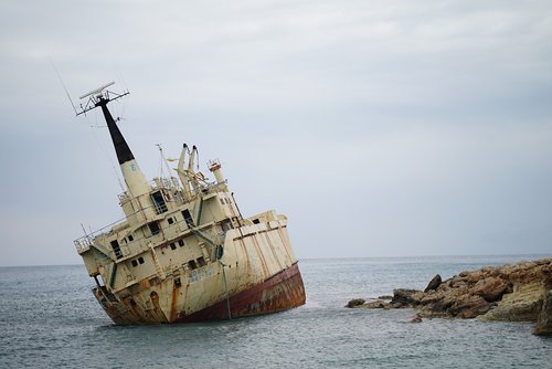 ship wreck  capsizes  boat