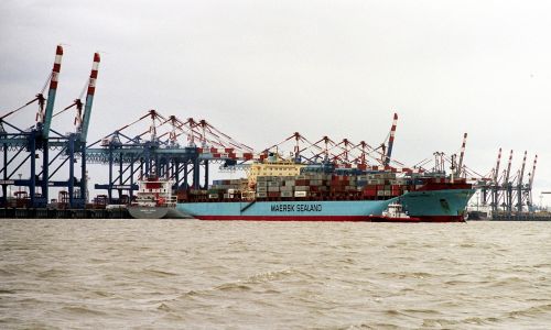 shipping port container