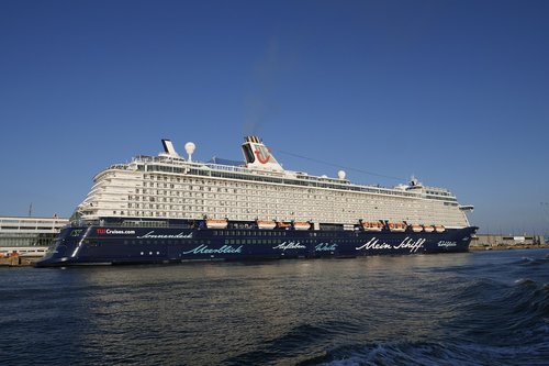 shipping  ship  cruise