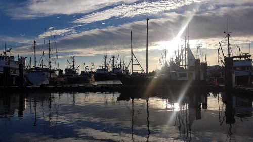 ships water docks