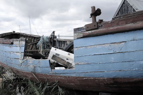 shipwreck rotting boat