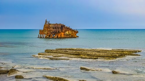 shipwreck  wreck  sea