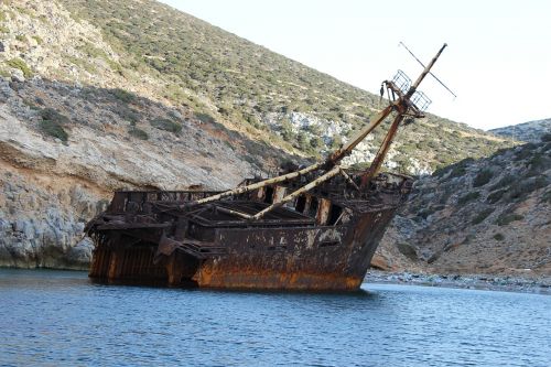 shipwreck sea abandoned ship