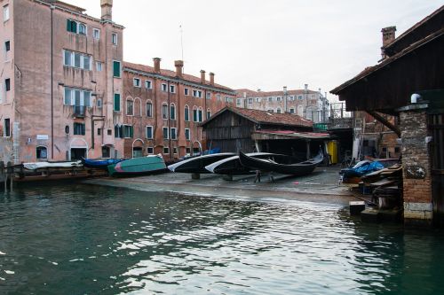 shipyard gondolas venice