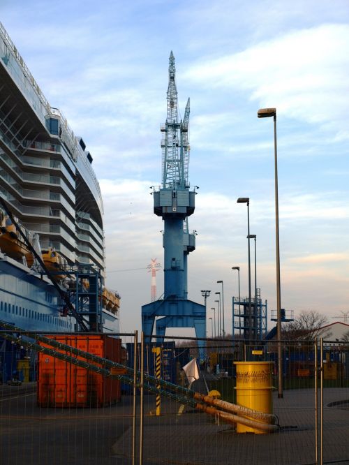 shipyard shipyard crane crane