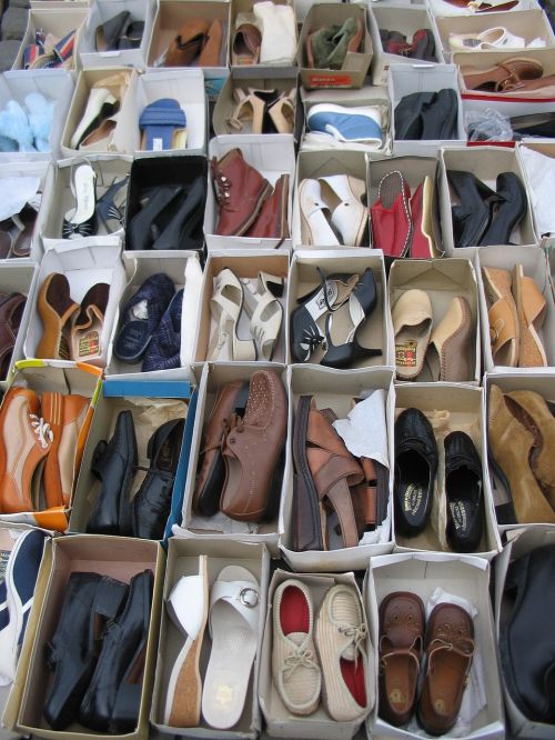 shoes market display