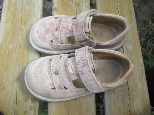 shoes child dust