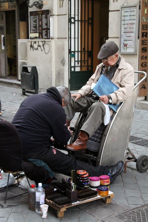 shoeshine boy old man santiago