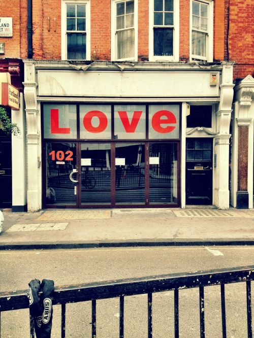 shop love sign